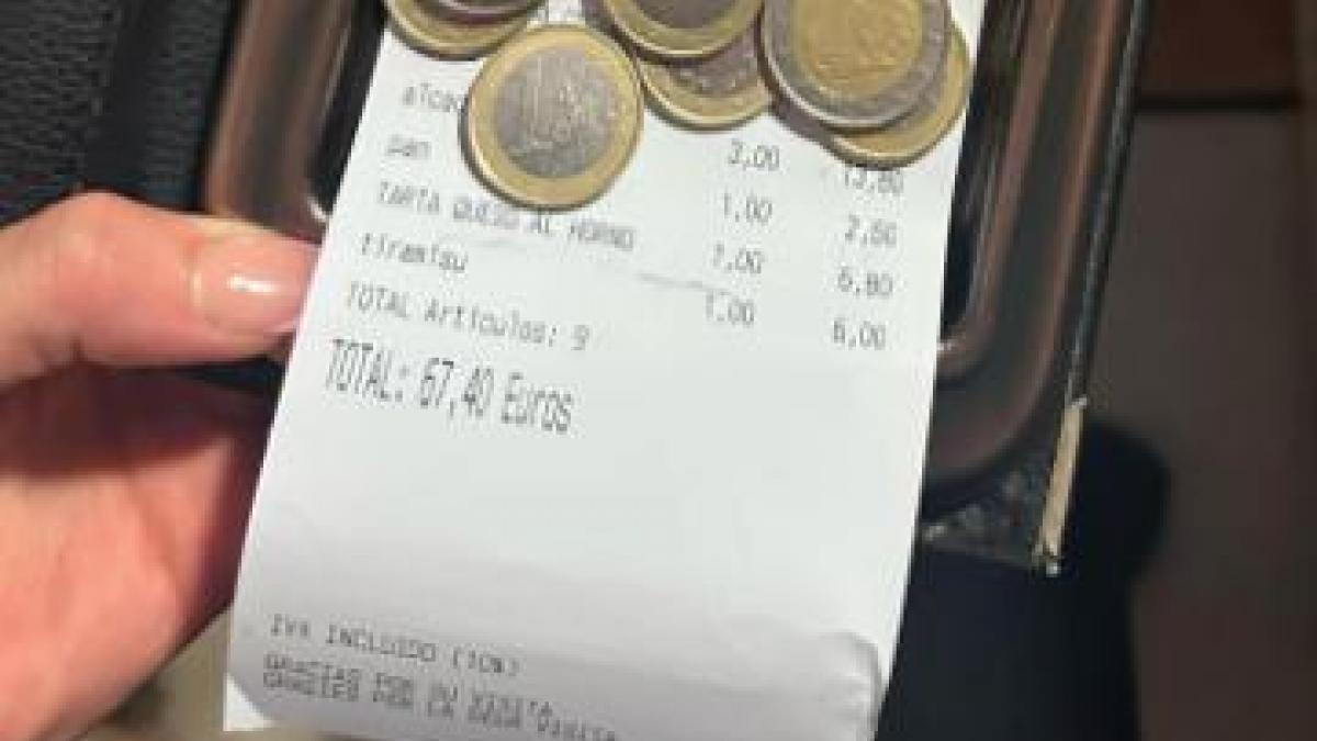 Más de 1.000 comentarios después de que un camarero enseñe cómo le han pagado una cuenta de 67 euros