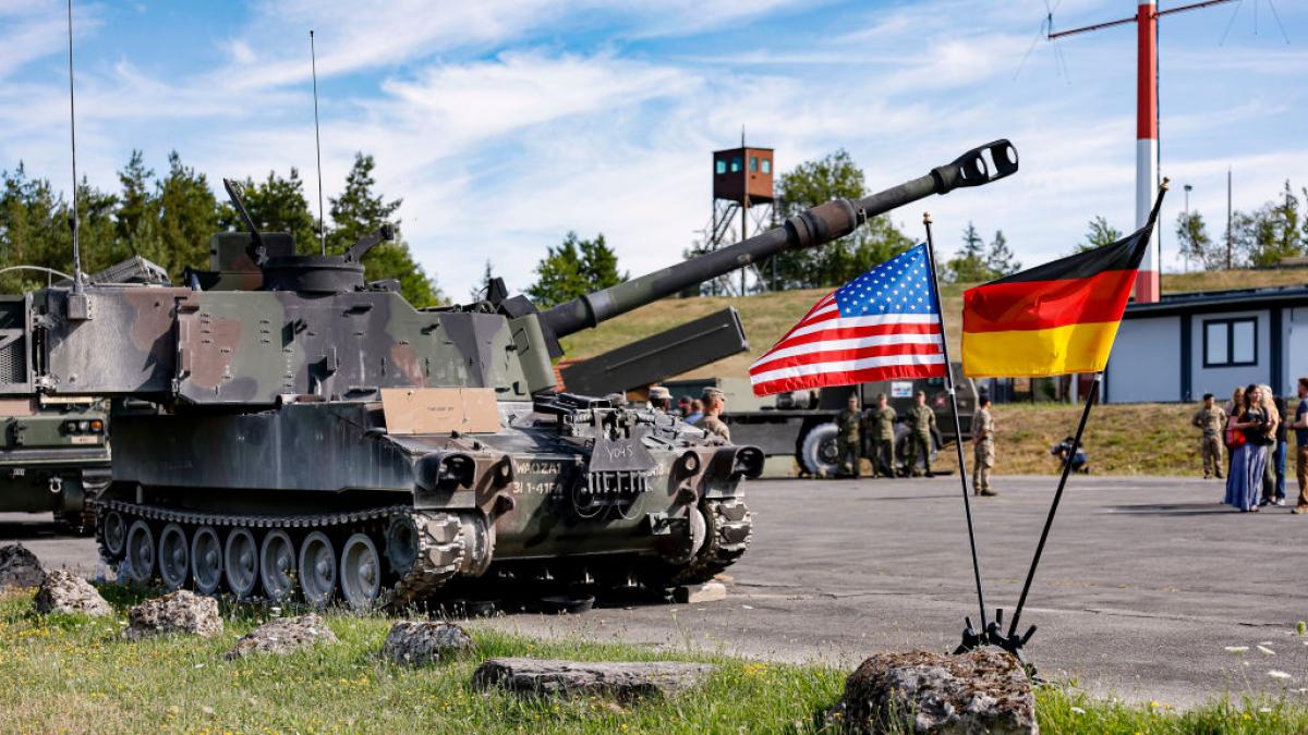 Mucho más que botas sobre el terreno: así es el despliegue militar de EEUU en Europa que Trump va a reducir