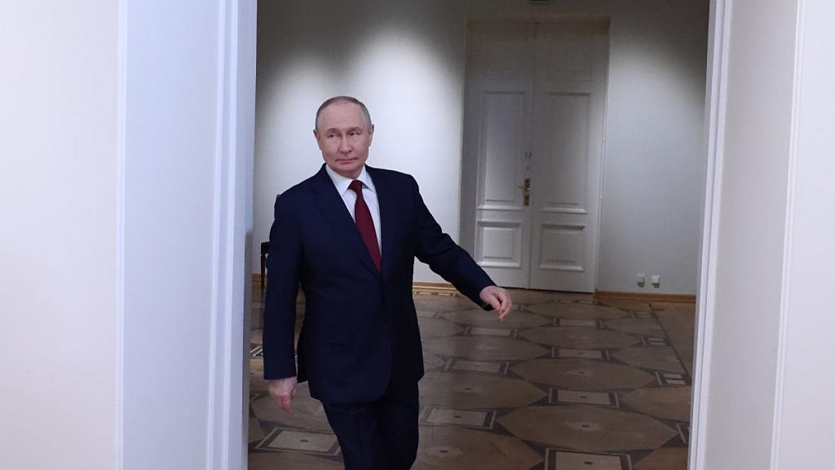 Putin se refugia en búnkeres del sur de Rusia y prohíbe móviles e internet a sus cocineros y guardaespaldas: el FSB intensifica los controles ante el miedo a un atentado con drones