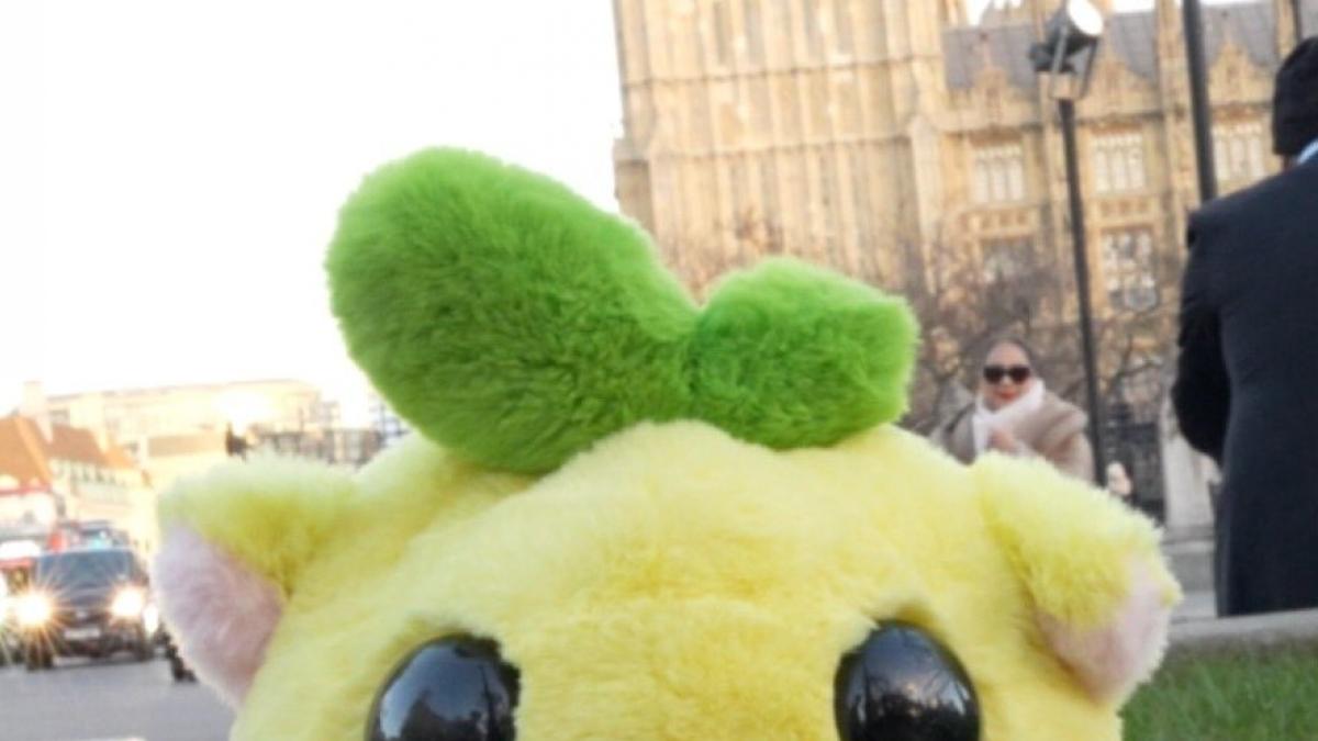 Un peluche viral de Instagram quiere alejar a los adolescentes de las redes... pero sólo funciona si lo siguen en Instagram