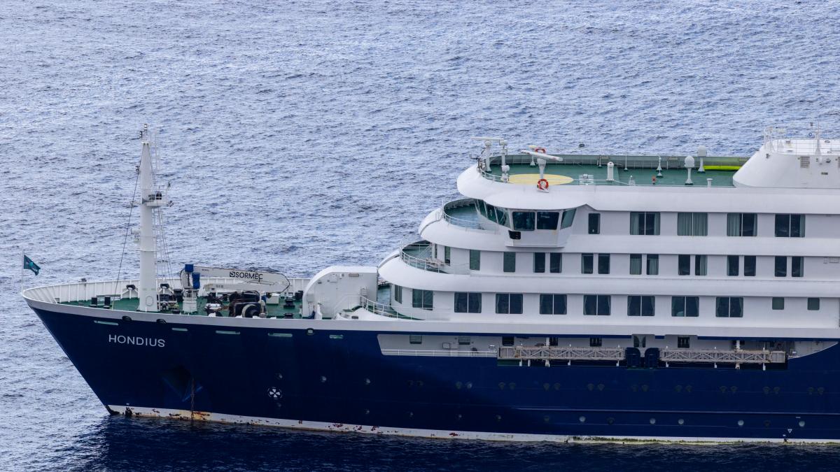 Cómo será la evacuación de riesgo del crucero Hondius en x pasos: de falúas y  guaguas burbuja  a una cuarentena de 42 días