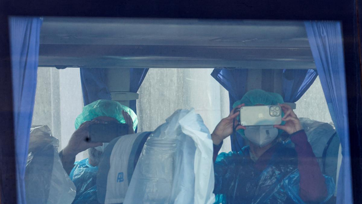 Última hora del brote de hantavirus, en directo: los 14 españoles ya están en el Hospital Gómez Ulla