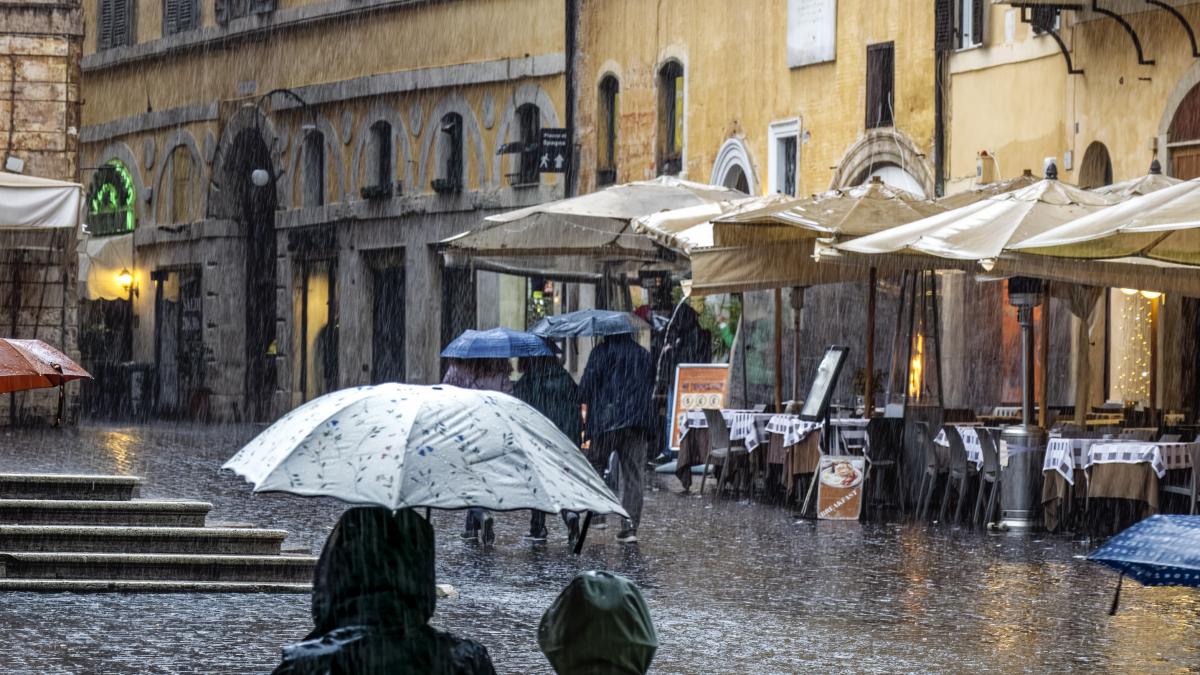La lluvia y el frío no dan tregua: la Aemet activa el aviso amarillo y predice tormentas en estas zonas