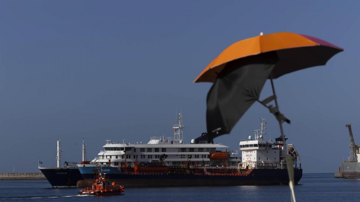 El fondeo del MV Hondius en Canarias se convierte en una "atracción turística": "Era esto o quedarme en la piscina"