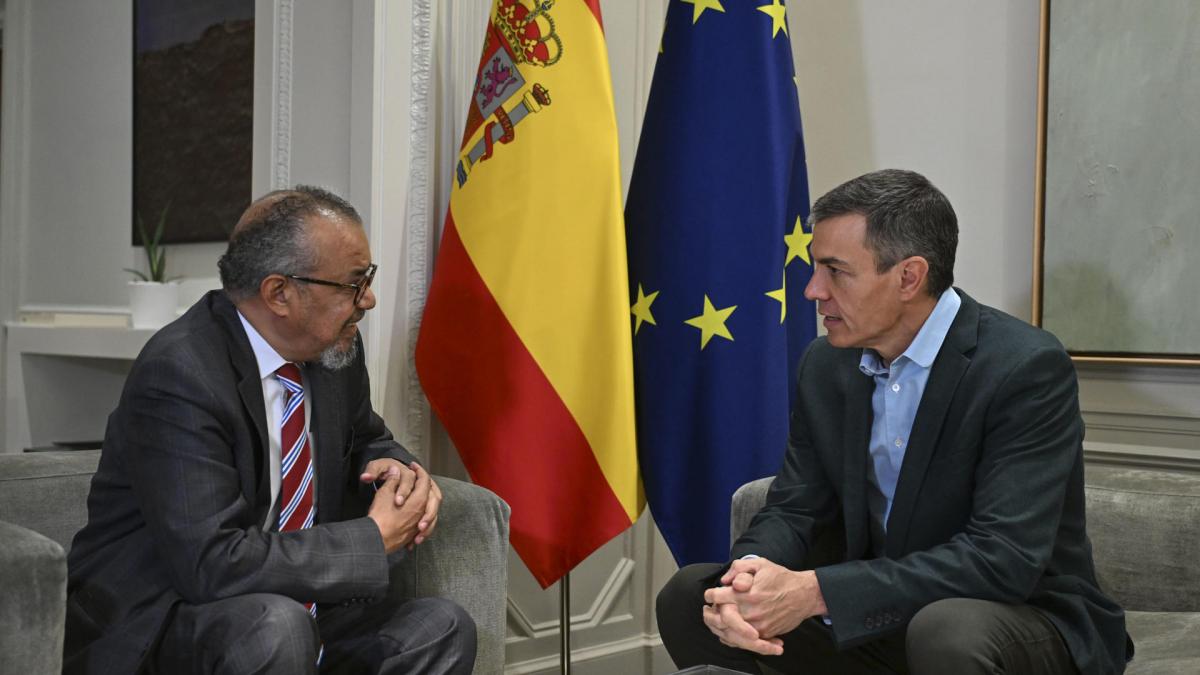 El director general de la OMS, ante Sánchez tras la crisis del hantavirus: "Dejar al pasaje en el barco hubiera sido cruel e inhumano"