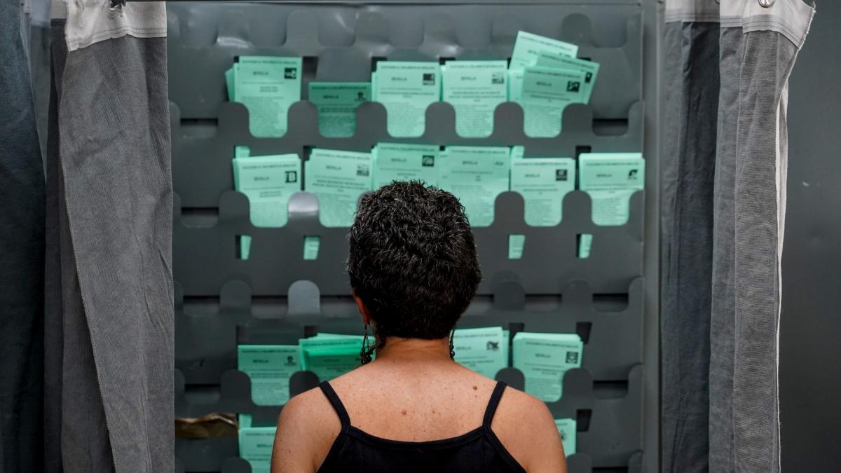 El lío con las papeletas de Por Andalucía y Adelante Andalucía, explicado: así se distinguirán estas candidaturas el 17M