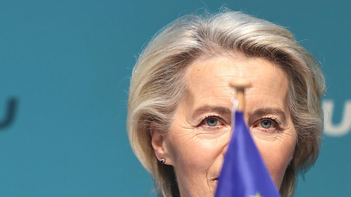Ursula von der Leyen, 67 años, presidenta de la Comisión Europea: "La pregunta no es si los jóvenes deben tener acceso a las redes sociales"
