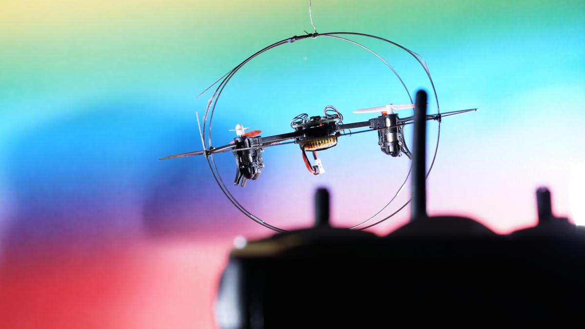 Revolución antidrones: prueban un sistema de rayos láser con IA capaz de aniquilar minidron a 3 kilómetros de distancia