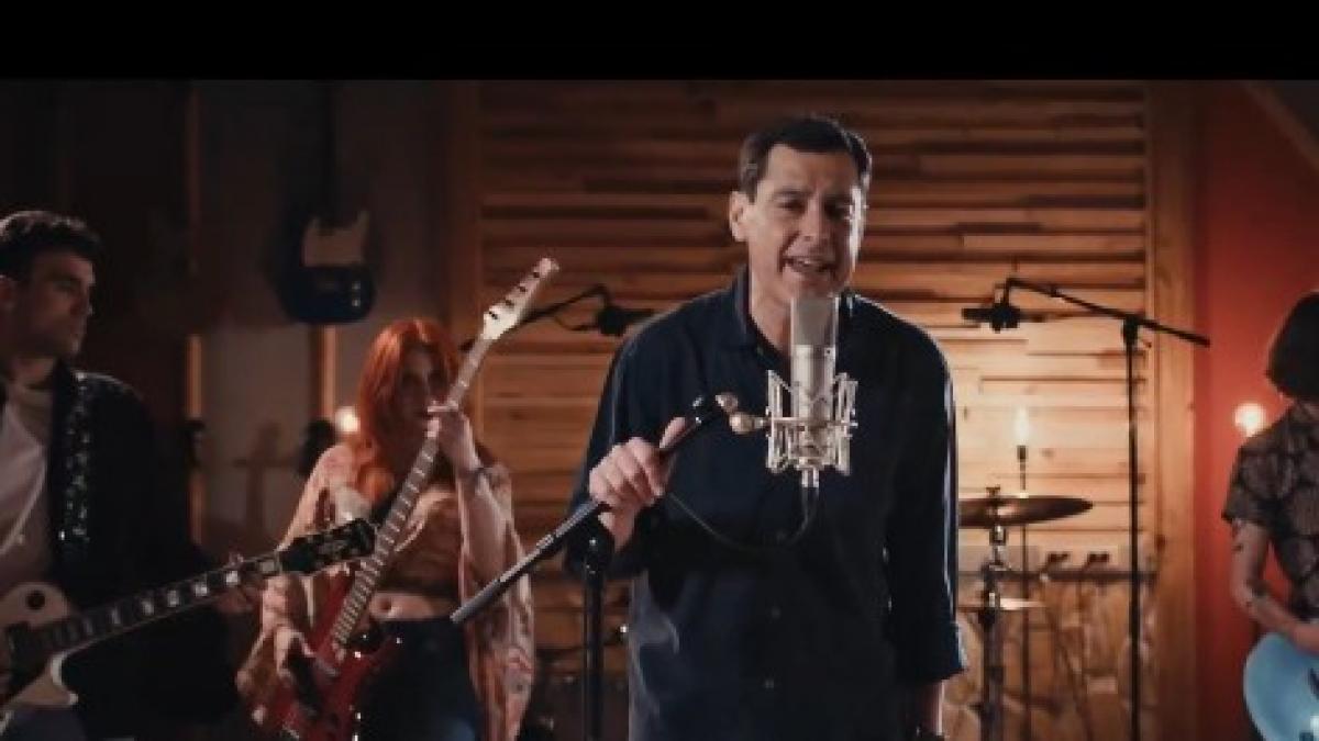 Juanma Moreno da el cante... literal: publica un videoclip en la recta final de la campaña andaluza