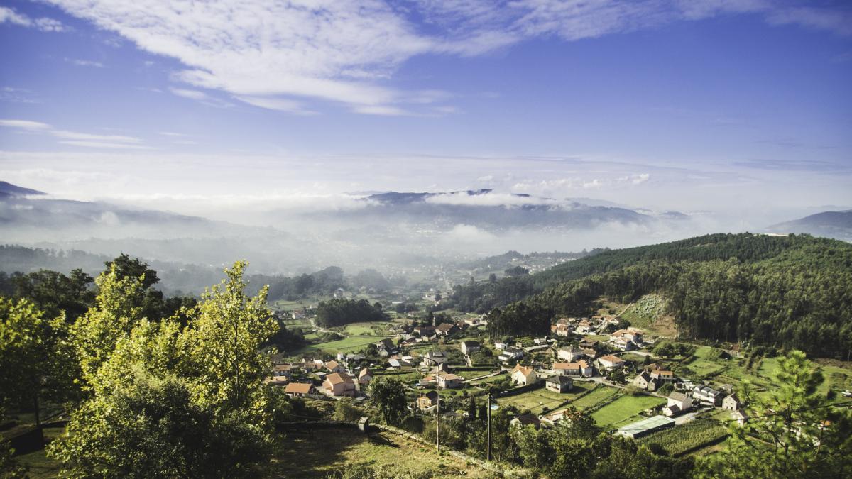 Paula, funcionaria en Lugo:  Hace unos años era muy barato comprar un terreno en Galicia, pero los extranjeros vinieron y se pusieron a comprar aldeas enteras 