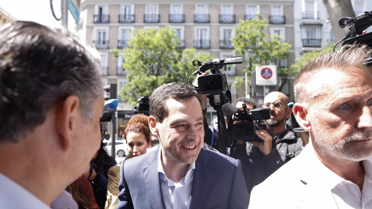 Moreno entra en Génova reclamando gobernar en solitario, pero con Vox esperando que  haya tomado nota 