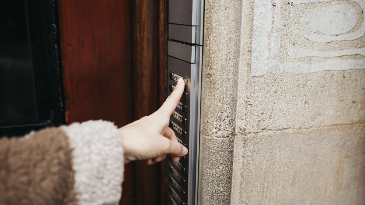 Va a casa de su padre y lo que le dice este al tocar el telefonillo lleva ya más de 1,6 millones de 'me gusta'
