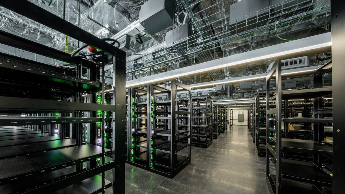Golpe a la inteligencia artificial: los vecinos de una ciudad de 28.000 habitantes se plantan y bloquean un macrocentro de datos de 1,4 gigavatios por su impacto ambiental y en el bienestar