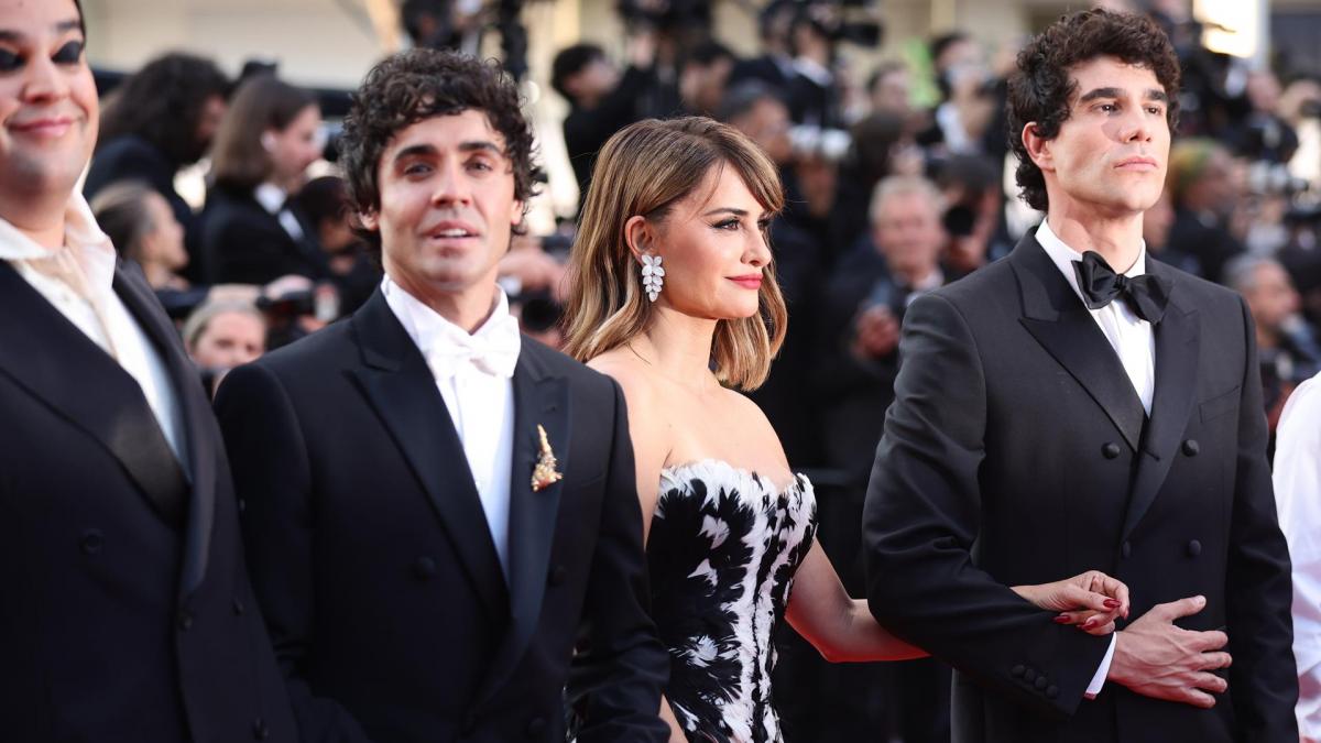 Los Javis ganan como mejor dirección en el Festival de Cannes por 'La bola negra' y 'Fjord' gana la Palma de Oro