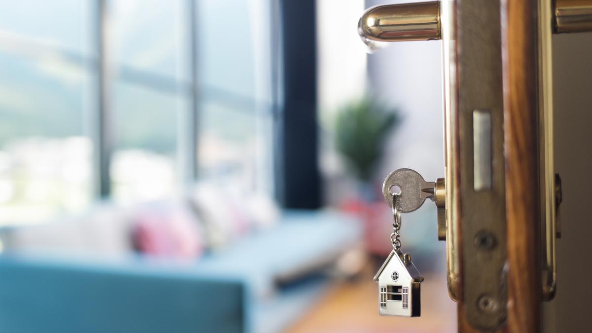 Un informático español pierde su piso por culpa de fondo para convertirlo en vivienda turística y desarrolla un sistema para cazar apartamentos turísticos ilegales que ya triunfa en Europa