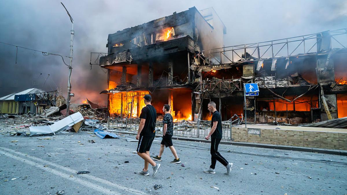 Rusia golpea Kiev con uno de los ataques más duros de toda la guerra y usa el misil hipersónico Oreshnik, capaz de portar carga nuclear