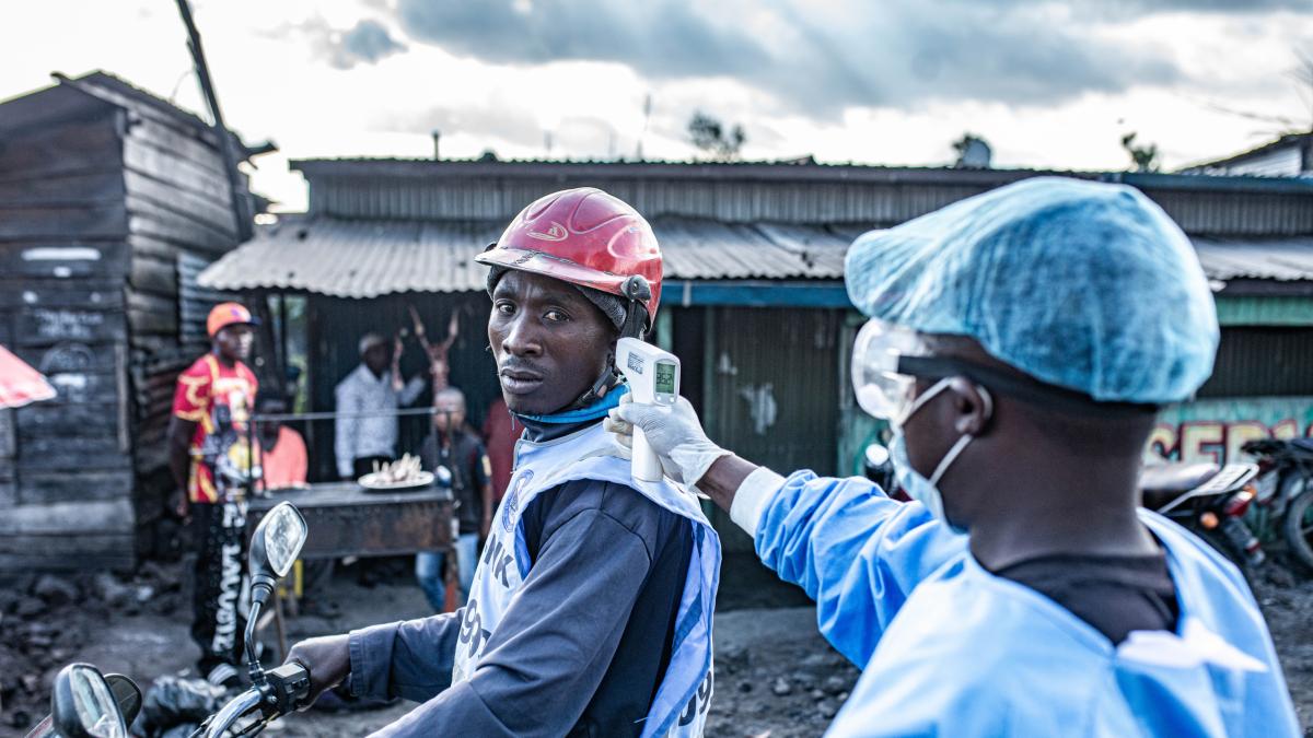 La OMS contabiliza más de 900 casos sospechosos de ébola en República Democrática del Congo