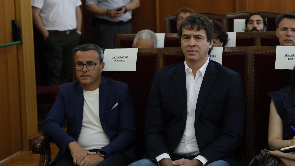 El hermano de Pedro Sánchez entra a la Audiencia de Badajoz por la puerta trasera