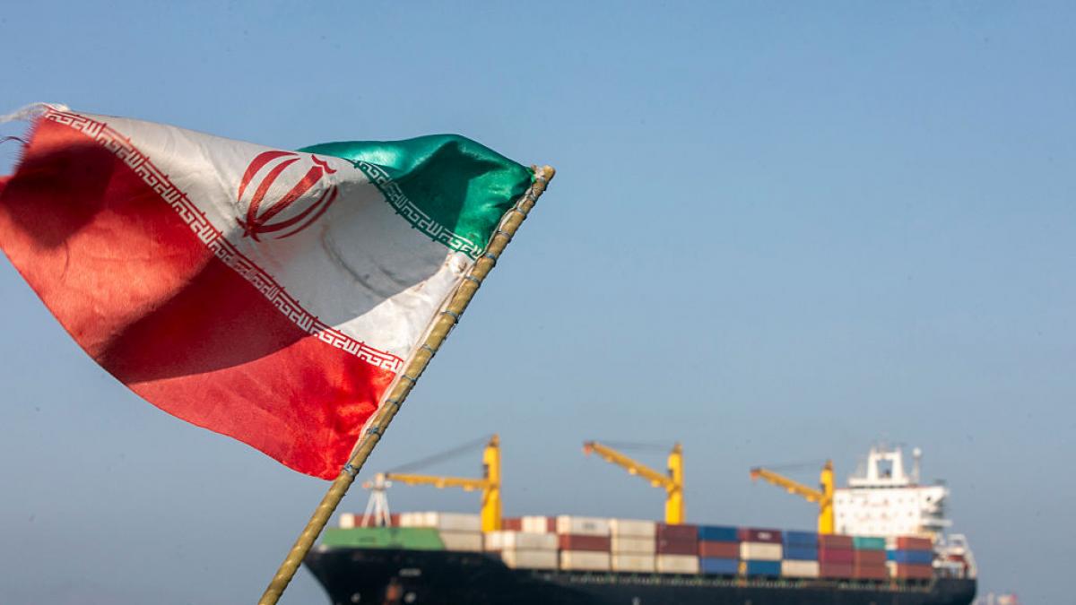 Irán anuncia el cierre "total" del estrecho de Orm