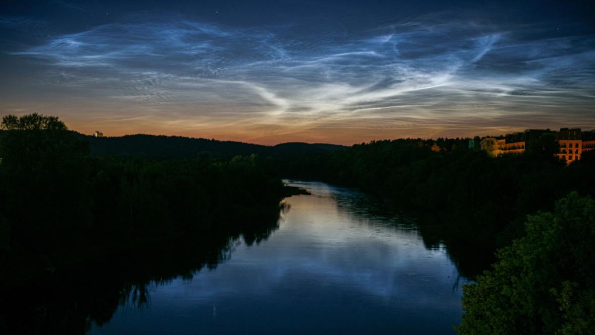 El enigma de las nubes noctilucentes: brillan de azul eléctrico al borde del espacio, a 80 kilómetros de altura, y nadie las vio antes de 1885