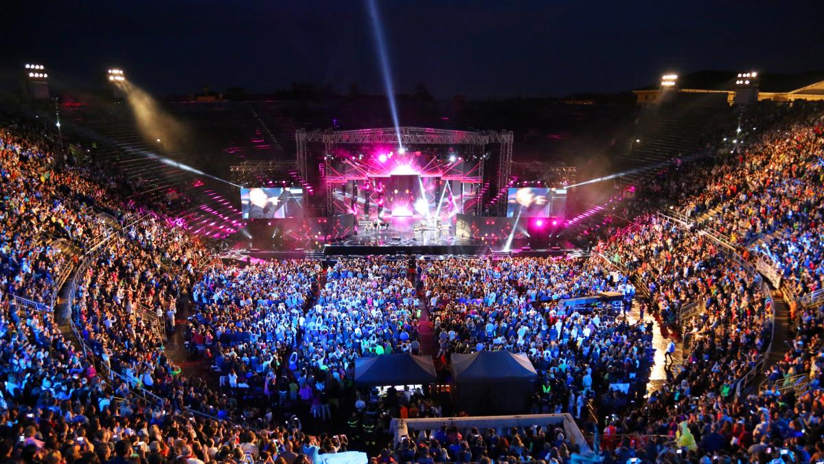 Un estudio de 631 conciertos lo confirma: ya no compras una entrada, sino una de las muchas versiones del mismo 'show'