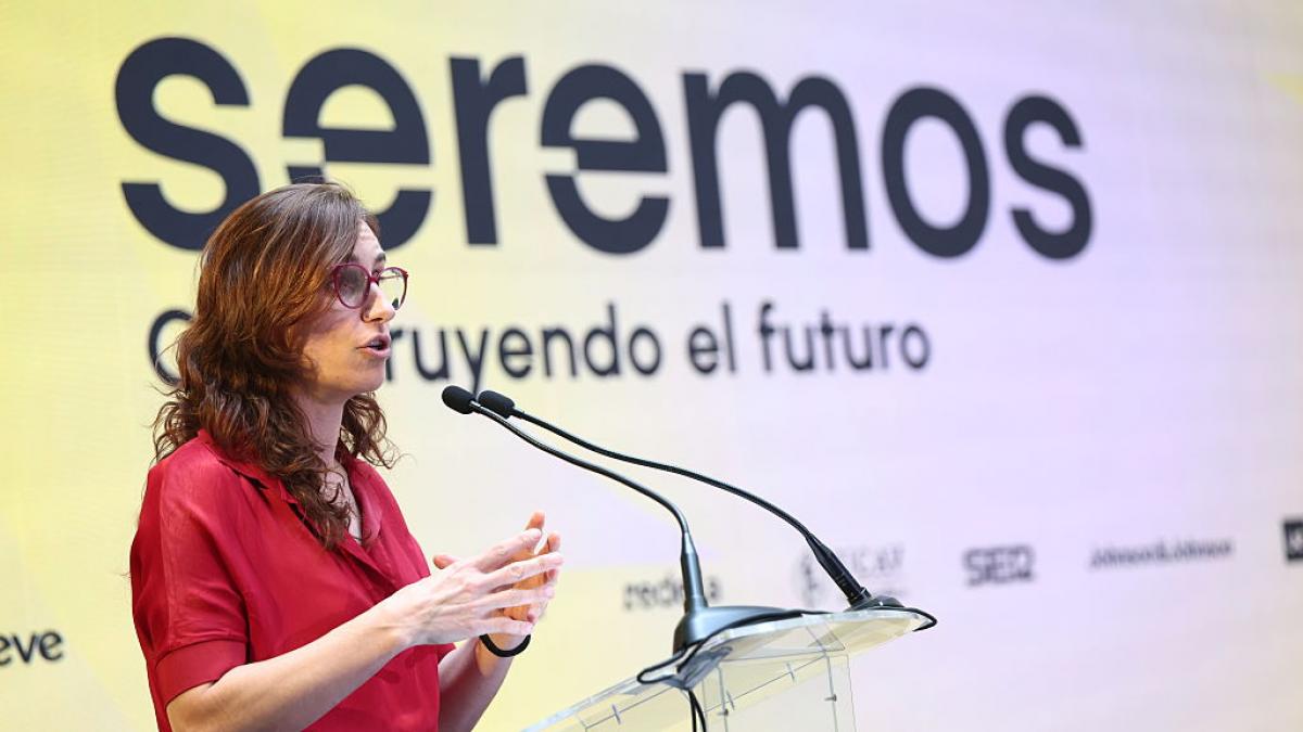 Mónica García reivindica en 'Seremos' la importancia de la sanidad pública para vivir más y mejor: 'La longevidad es una conquista social que no debemos dar por sentada'