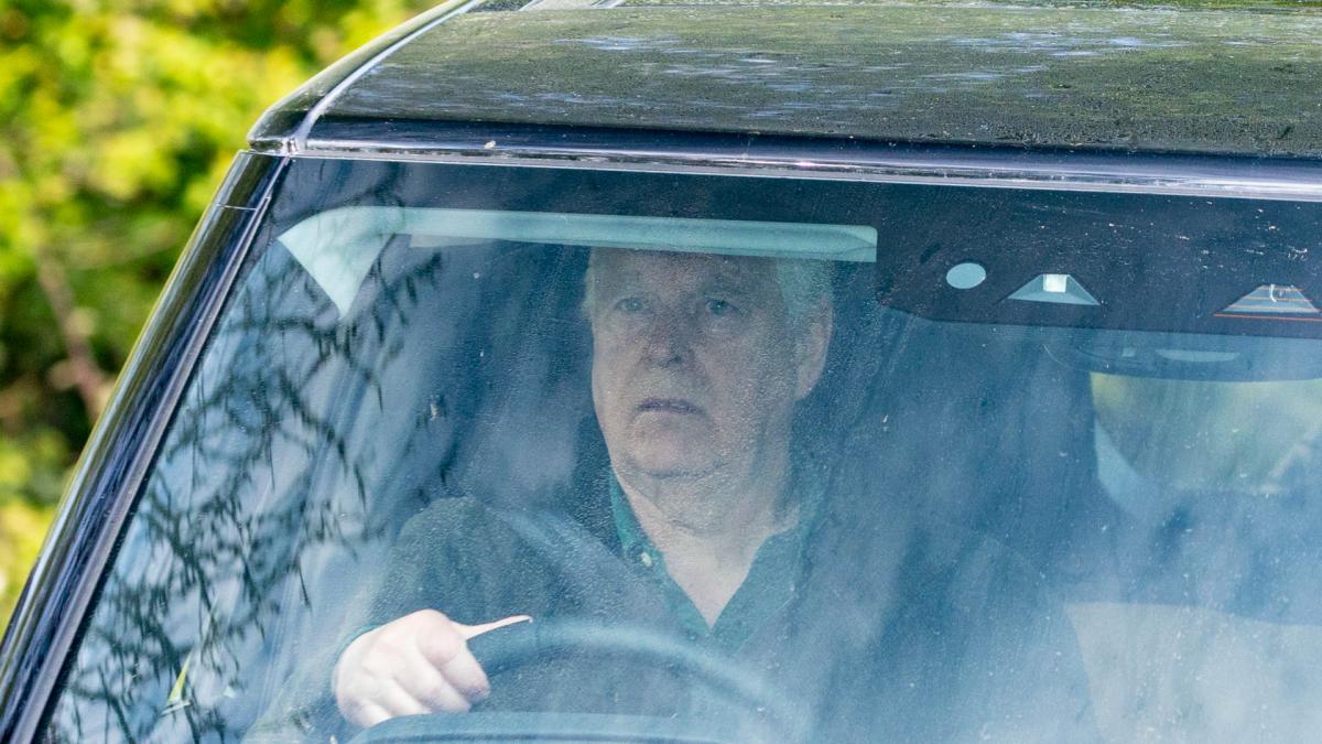 El expríncipe Andrés reaparece con un moratón en el ojo tras revelarse que subarendó casas en el Royal Lodge