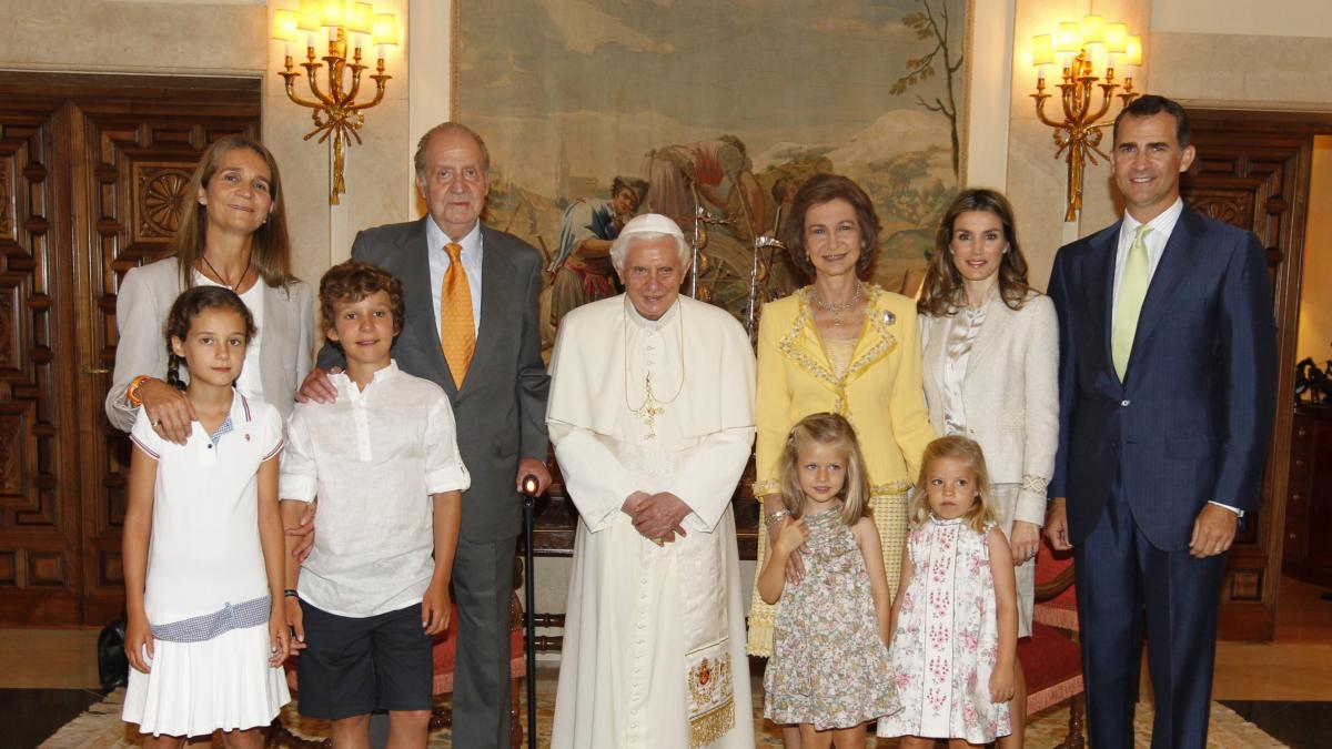 La familia real y El Vaticano: así es y ha sido la relación entre los Borbones y los papas