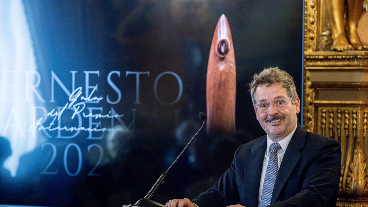 El consejero de Cultura de Ayuso dice ahora que sus palabras frivolizando sobre el calor de los niños en las aulas están  sacadas de contexto 