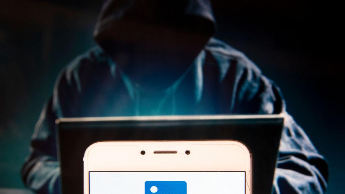 Espías chinos en LinkedIn: el MI5 alerta de ofertas de empleo falsas para captar a personal con acceso a secretos