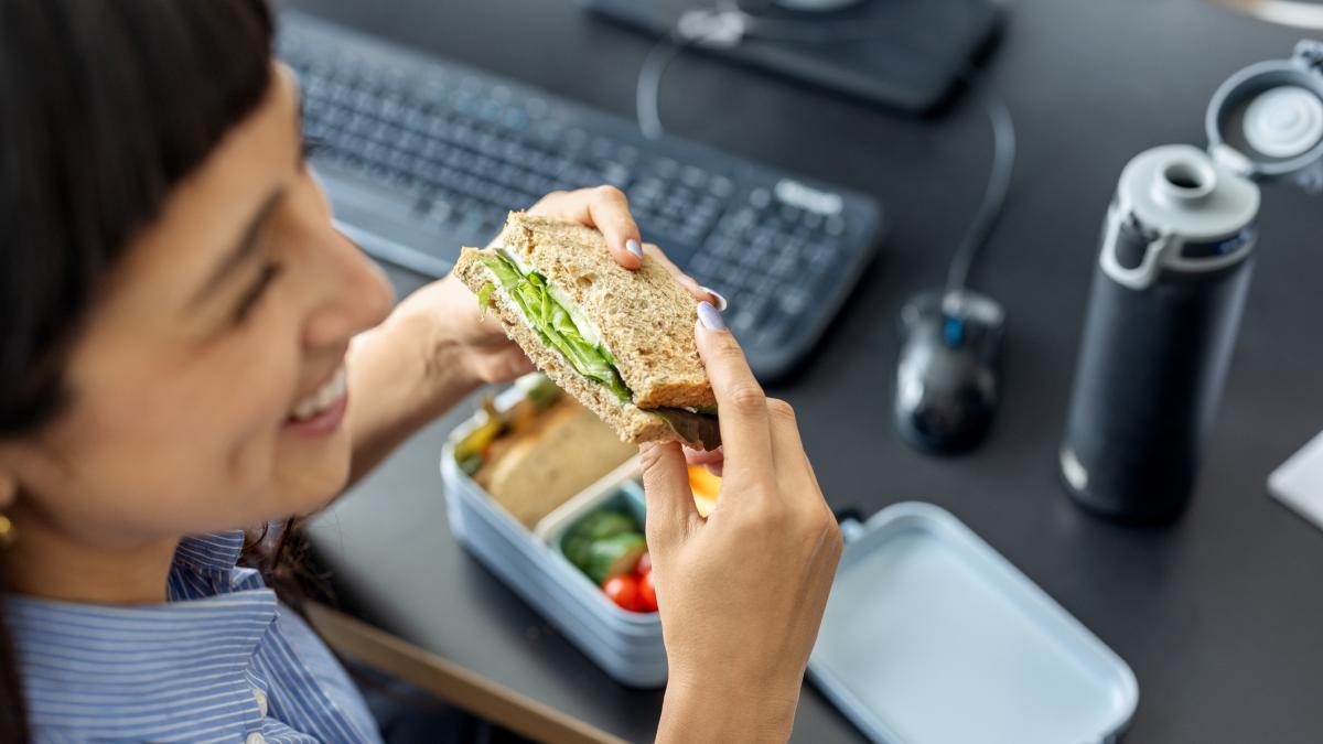 La costumbre de comer tres veces al día no es natural, sino 