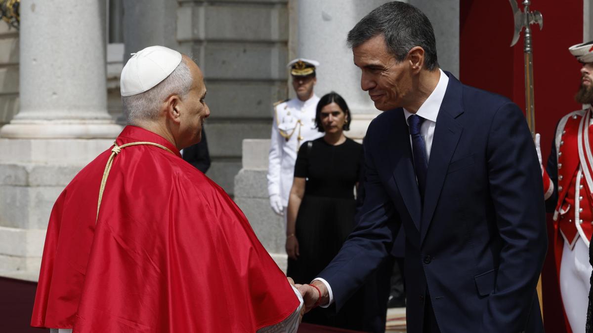 El inesperado regalo que le ha hecho Pedro Sánchez a León XI