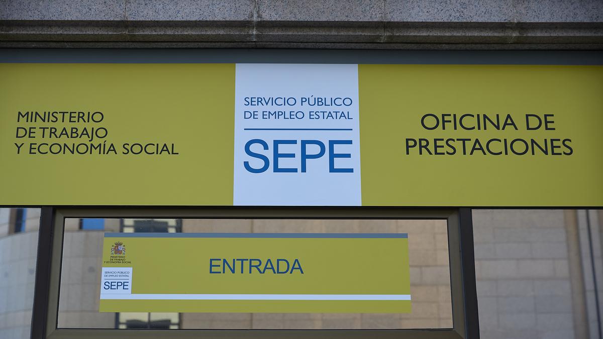 Un funcionario del SEPE se enfrenta a seis meses sin sueldo 