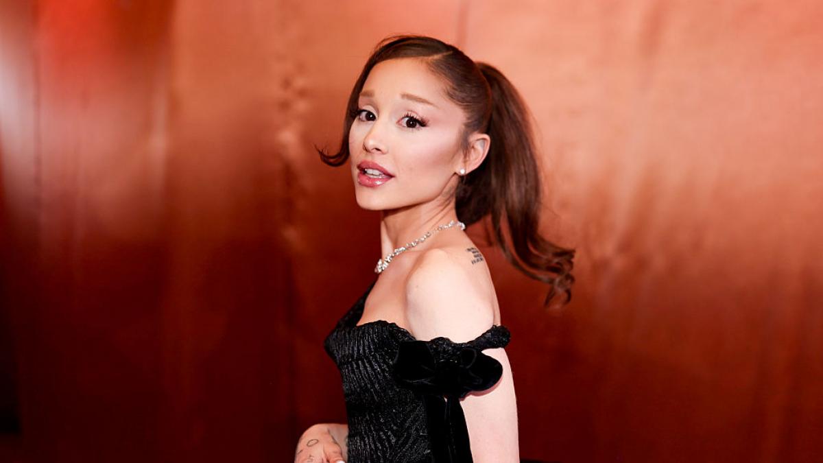 Ariana Grande rompe con su pareja Ethan Slater tras tres año