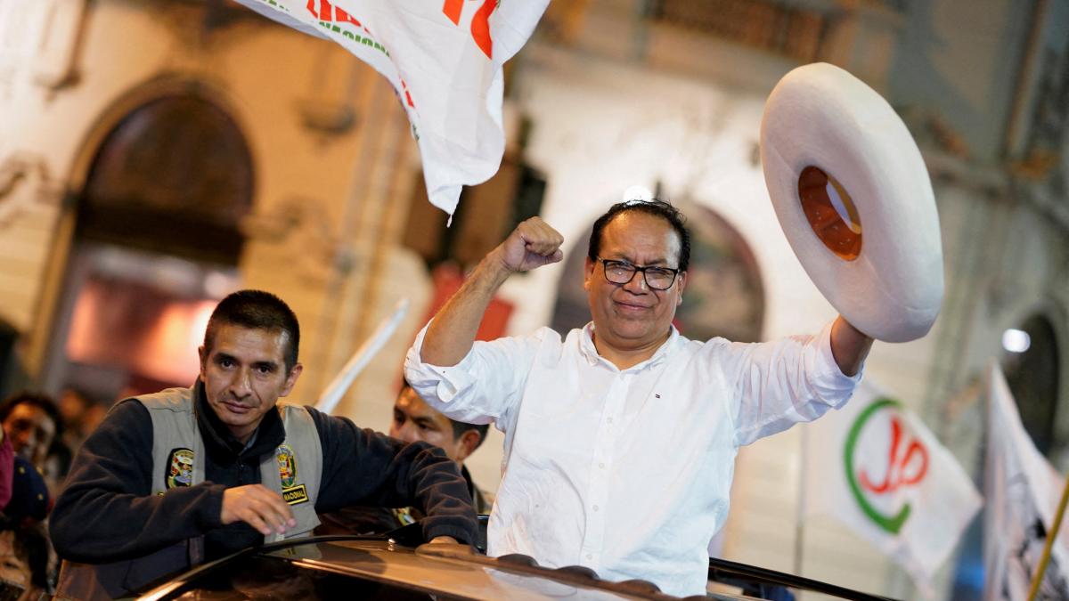 Sánchez consolida el vuelco en Perú: por encima de Fujimori 