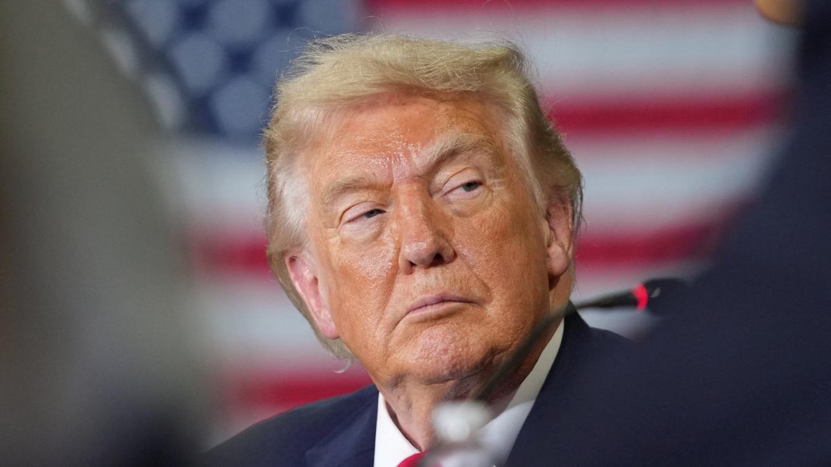 Trump dice que Irán ha tardado "demasiado" en negociar y "te
