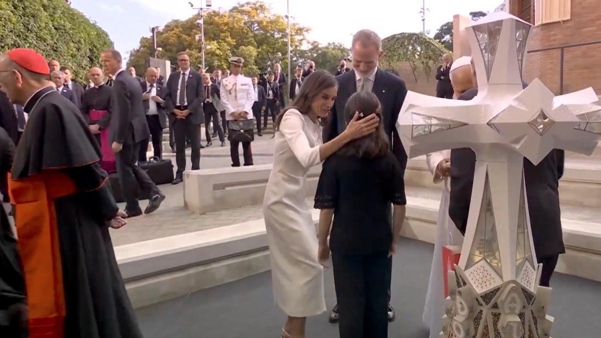 Lo que le dice Valentina, una niña invidente, a Letizia en l