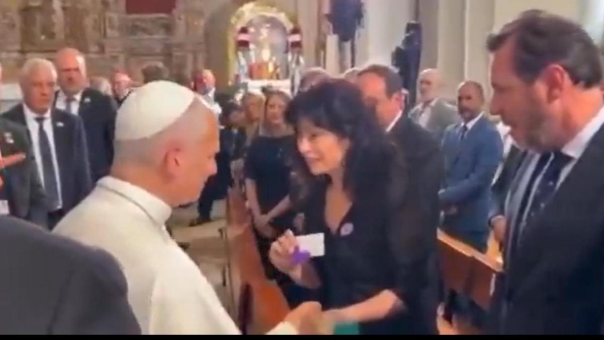 El simbolismo que hay tras el regalo que le hizo la ministra