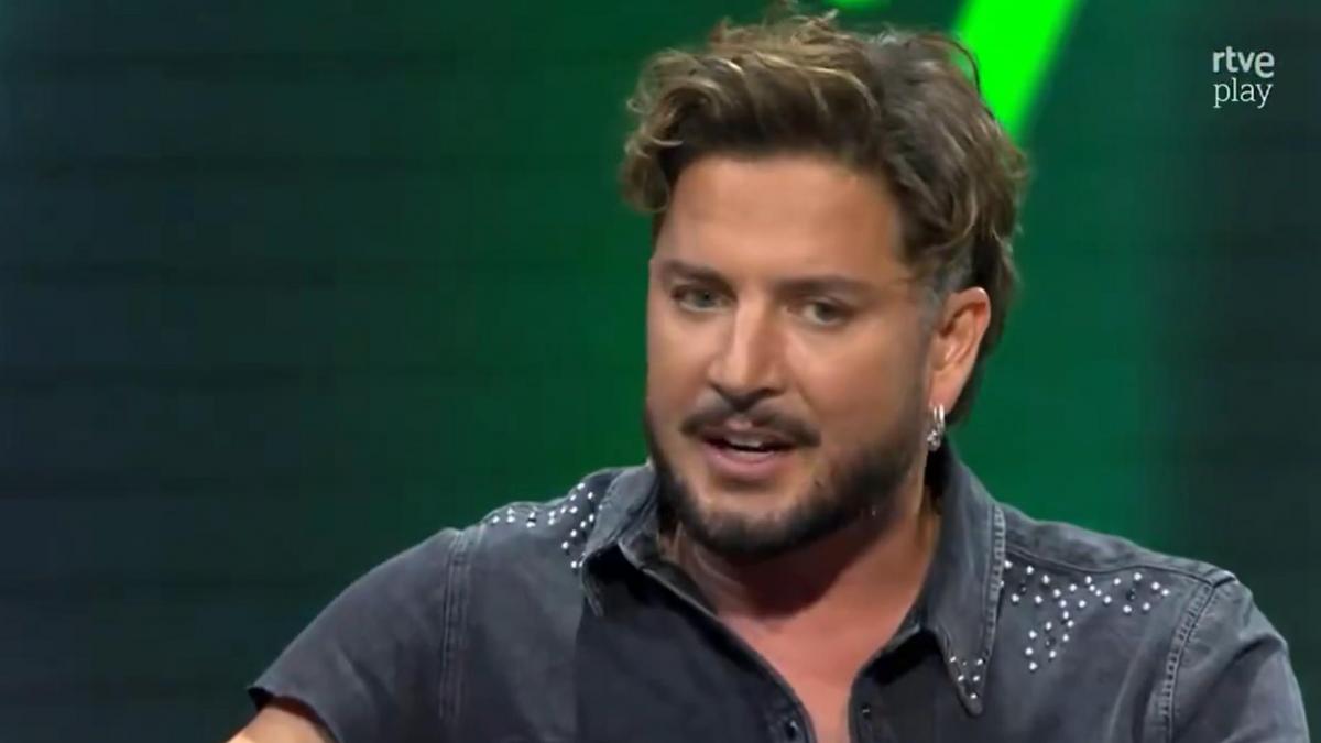 Manuel Carrasco no se muerde la lengua y deja así de clara su opinión sobre la prioridad nacional de Vox