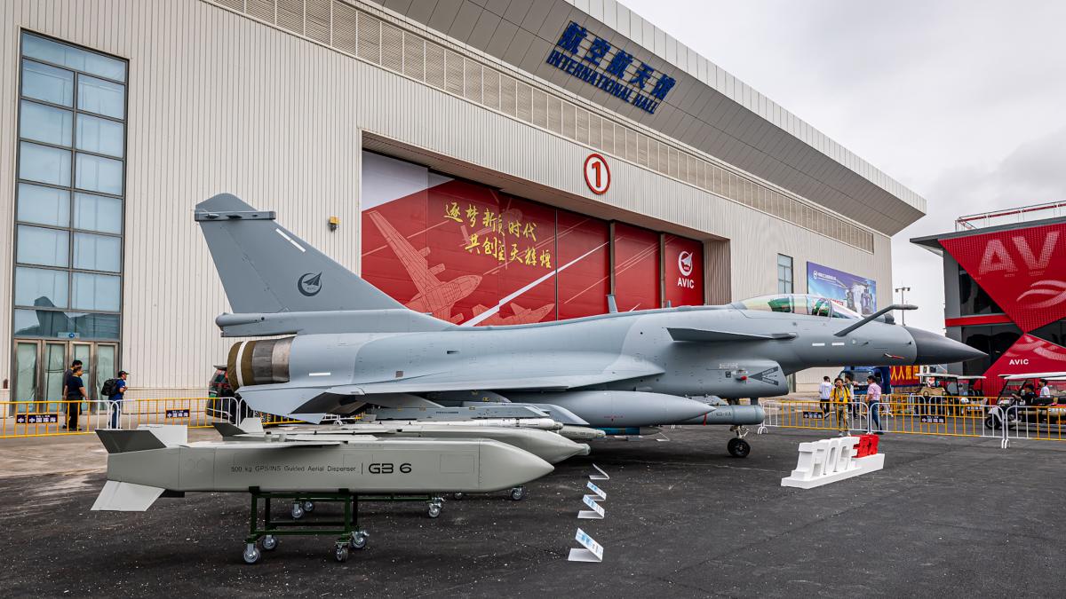Un misterio: el caza chino que habría ganado a un Eurofighter cuyo radar, sobre el papel, debía verlo primero