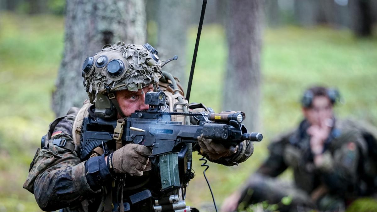El jefe de la Fuerza Aérea alemana avisa a Moscú: "Si se ataca a la OTAN defenderemos cada centímetro de nuestro territorio"