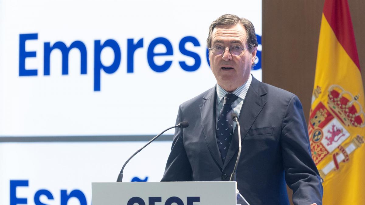 Garamendi carga contra las "deficiencias" de la Seguridad Social y pide que asuma el pago "íntegro" de los primeros 15 días de baja laboral