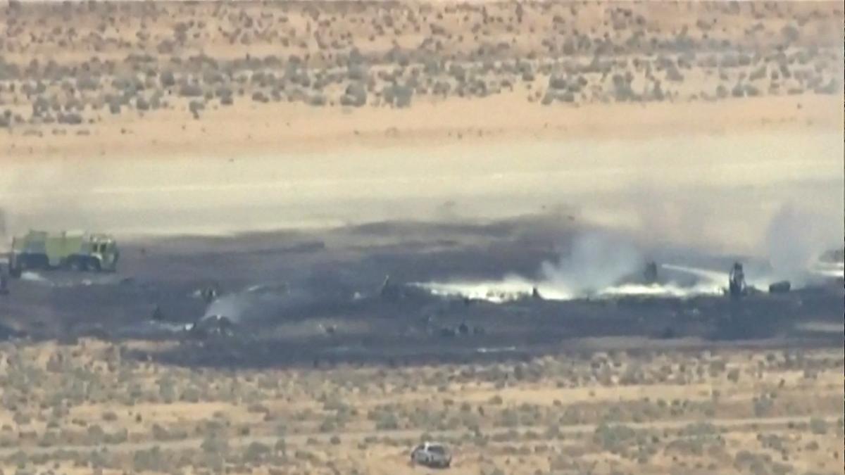 Mueren los ocho tripulantes a bordo de un bombardero B-52 estadounidense tras estrellarse en California