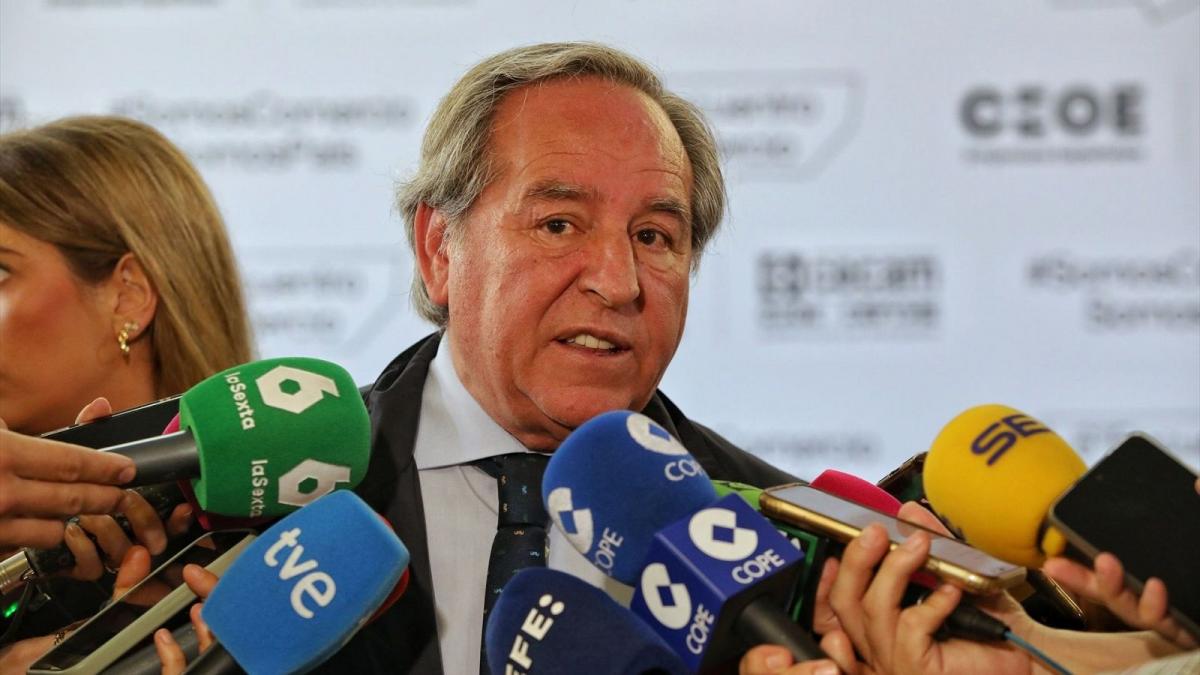 Indignación con el jefe de la patronal de Castilla-La Mancha por llamar  memos  a los jóvenes que piden la baja por salud mental