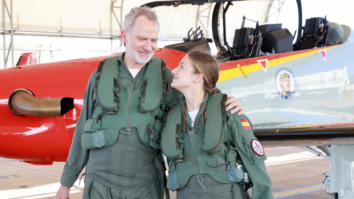 Leonor celebra junto a Felipe VI el 12º aniversario de su reinado con su primer vuelo juntos