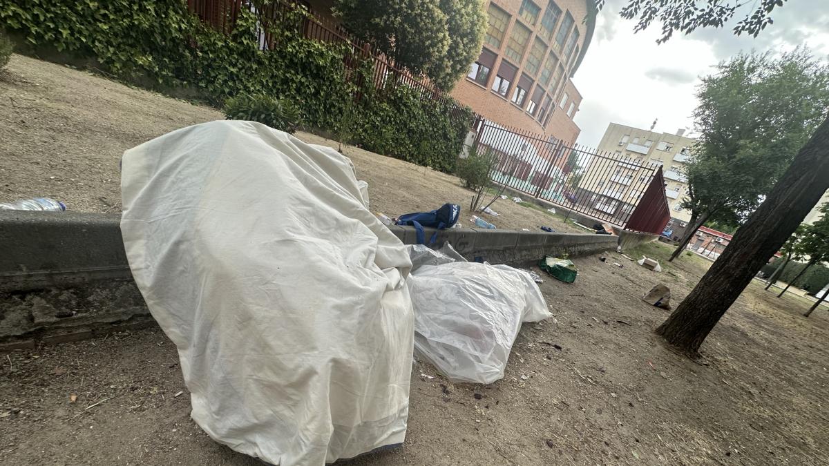 Retiró 200 bolsas de basura de un río para limpiarlo y ahora se enfrenta a dos años de prisión: 'Van a por los blancos fáciles'