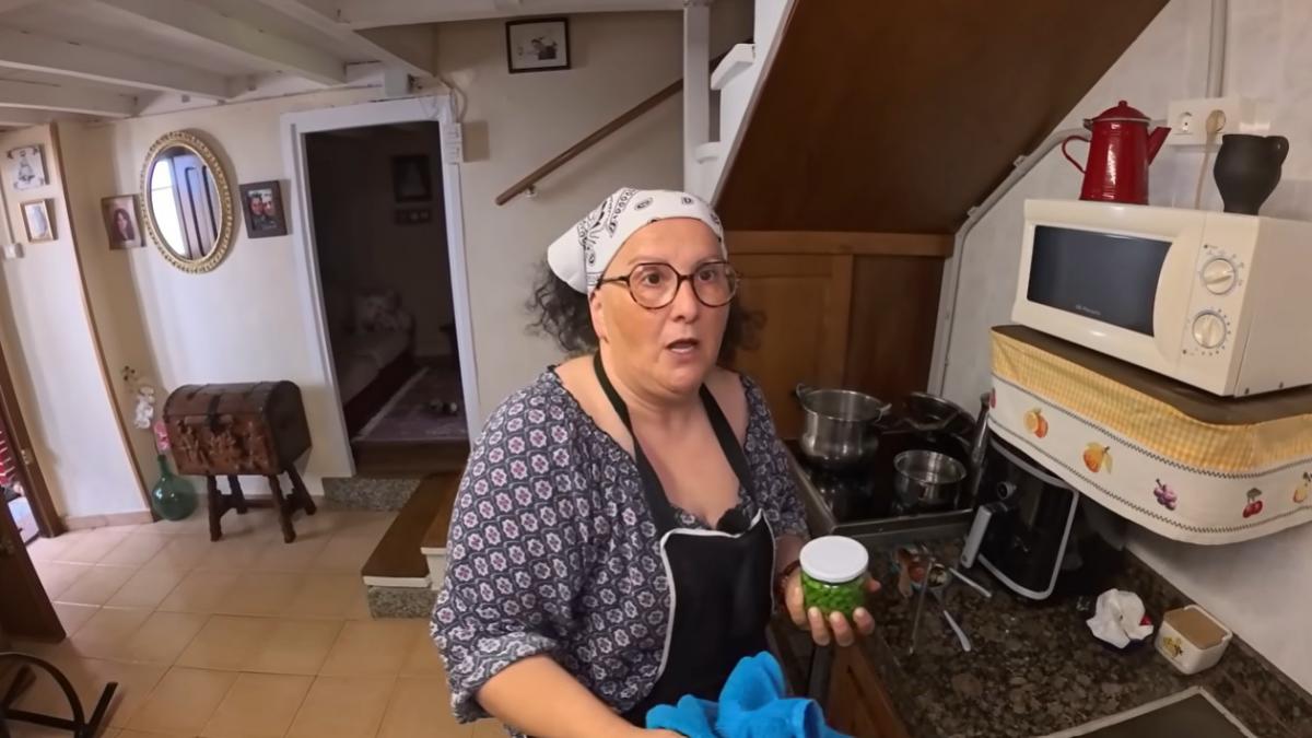 Tere vive sola en un pueblo abandonado de Asturias y cultiva y conserva toda su comida:  Esto no hay dinero que lo pague 