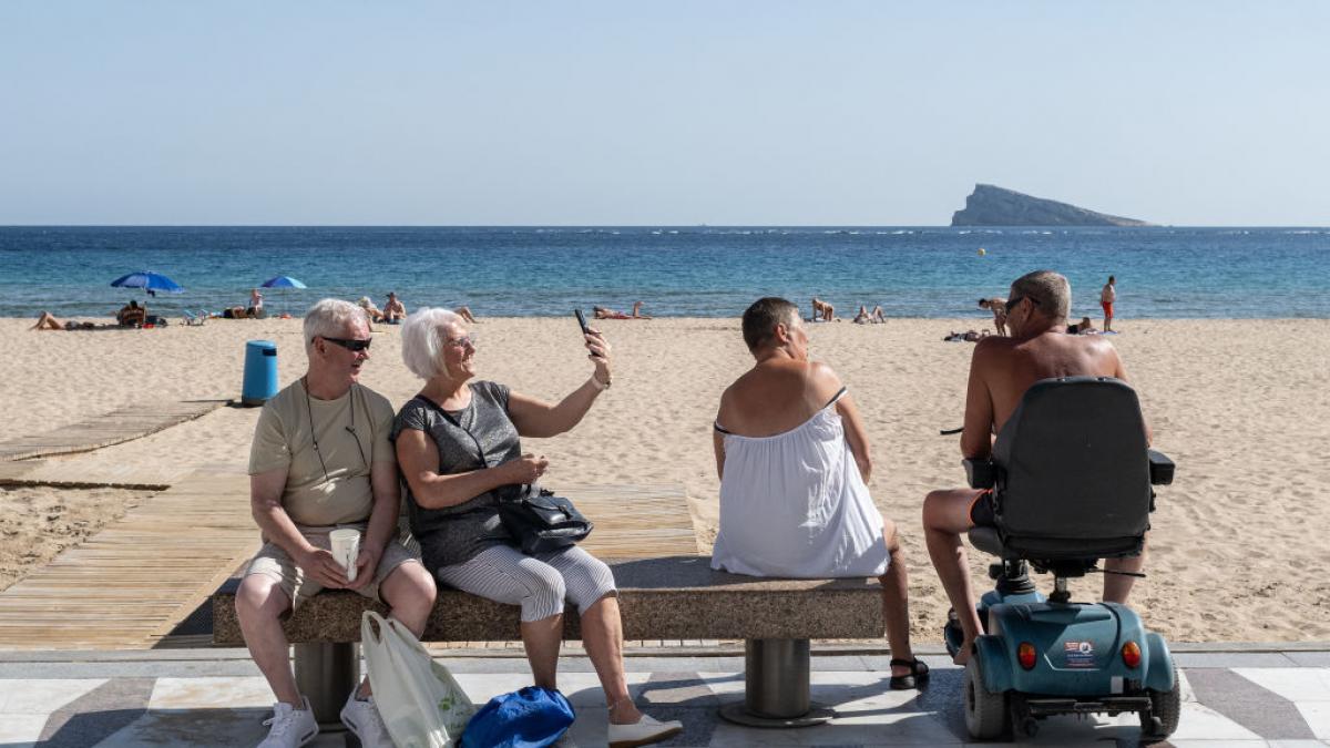 Santi, policía canadiense jubilado, lo vende todo y se muda a la Costa Blanca:  Ahora, oficialmente, soy un vagabundo de playa en paro 