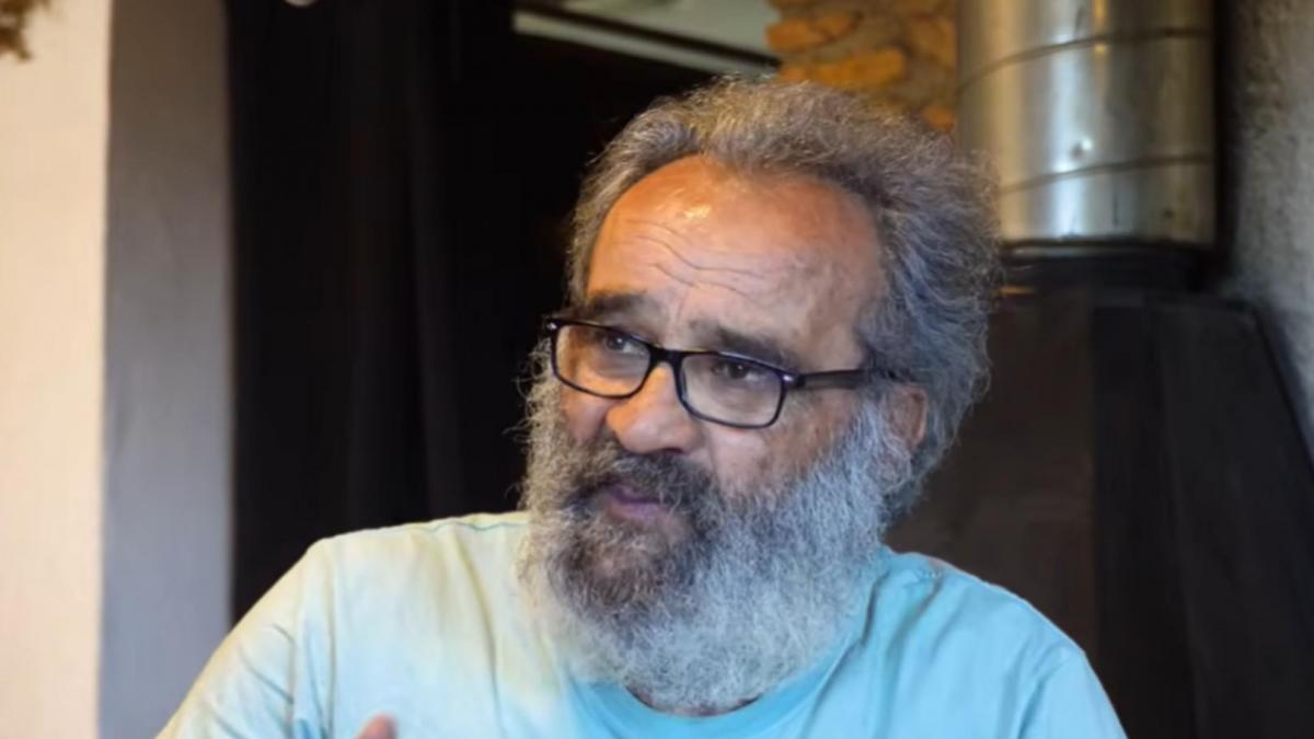 Tomás, 64 años, vive solo en un pueblo del Pirineo con 480 euros al mes: "Aquí no siento el aislamiento; la soledad te ayuda a reflexionar"