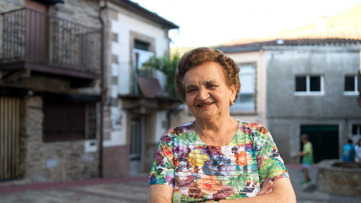 Benigna, 92 años, vecina de una aldea vaciada de Asturias:  Nunca sabes lo que vas a necesitar de tu propia casa: nadie te echa y en otro lado, si no pagas la renta, te desahucian 